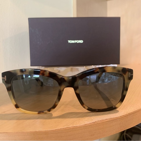 TOM FORD TF614. LAUREN-02 55B. Tokyo Tortoise 52mm Ladies Cateye Sunglasses